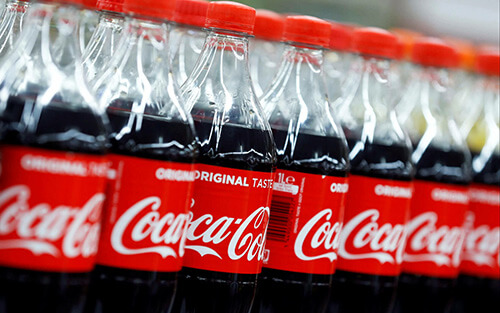Продукция Coca-Cola на линии розлива