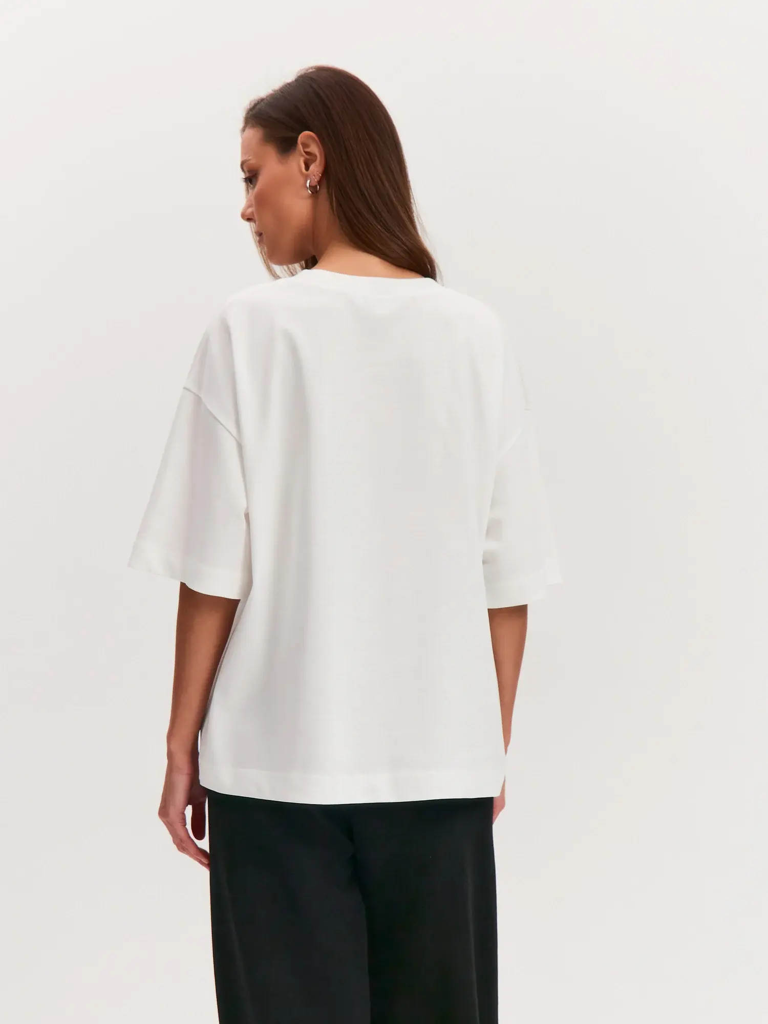 Состав ткани футболки: 95% хлопок, 5% лайкра