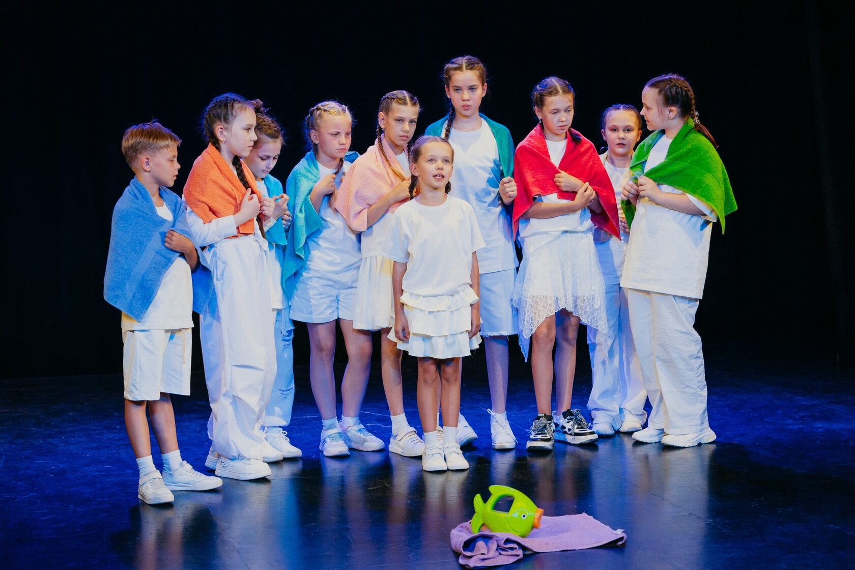 Дети на сцене Театра Современной Драмы, фестиваль Талантино