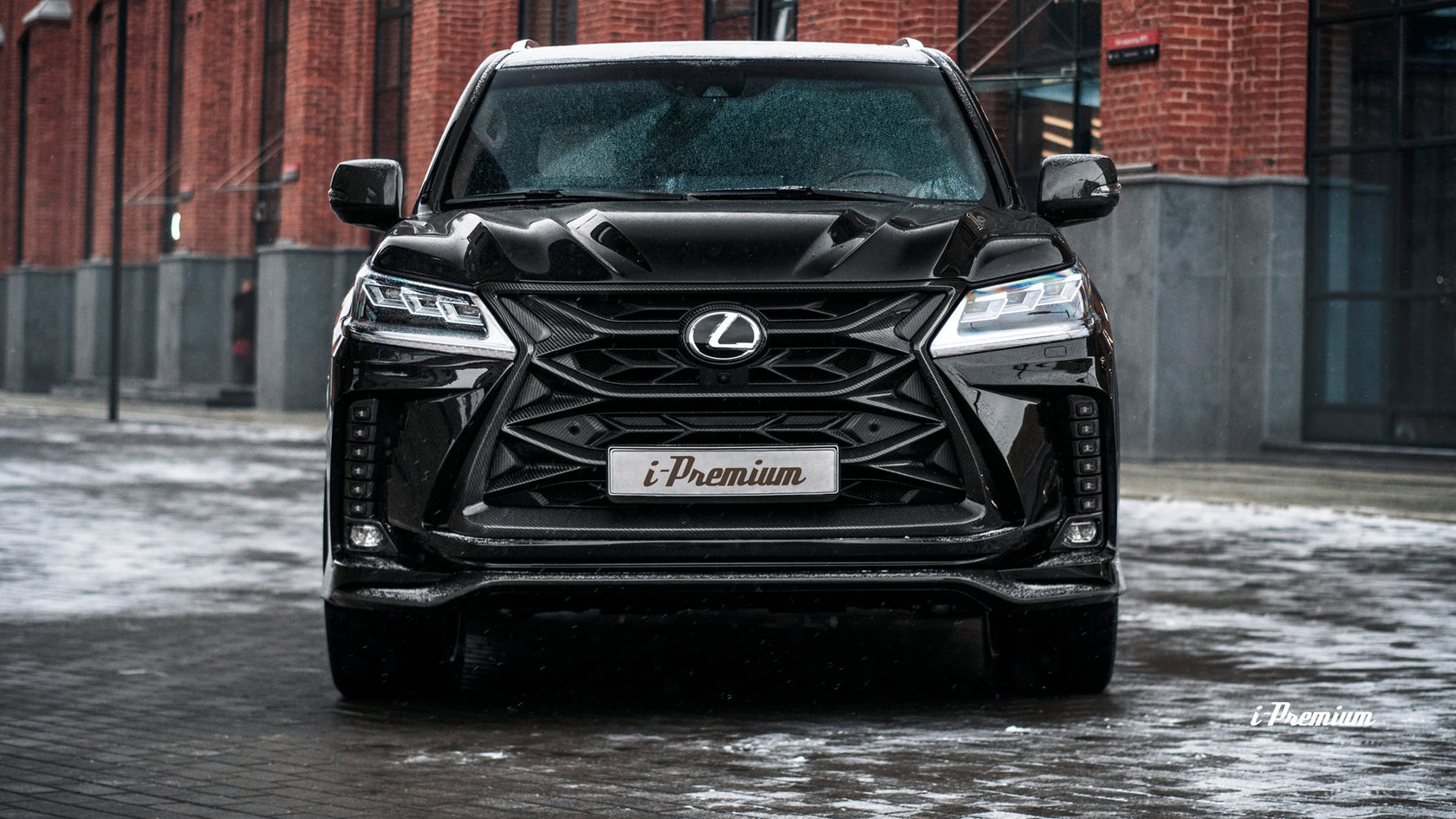 Аэродинамический обвес Khann на Lexus LX 570 MTR черный кузов, установка  обвеса Хан на Лексус ЛХ 570 в тюнинг ателье