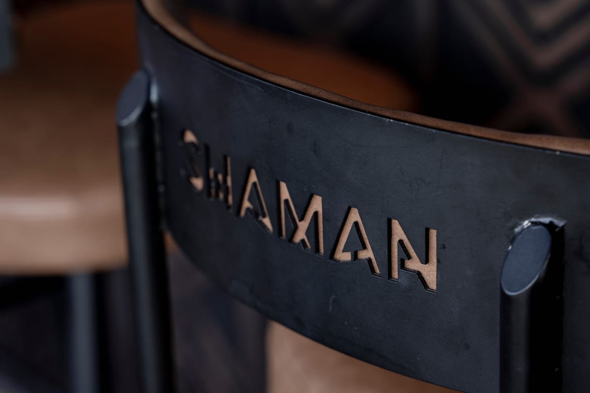 SHAMAN Lounge Cafe Bar брендинг: позиционирование бренда, айдентика, печатная продукция