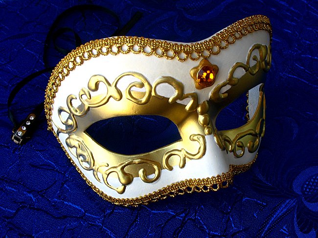 Учимся делать красивые венецианские маски своими руками: немного истории