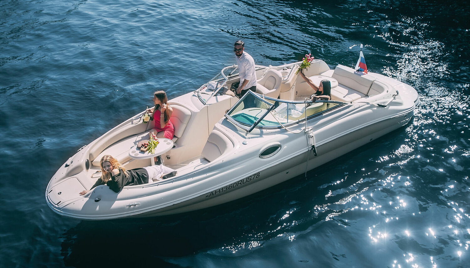 Катер с капитаном