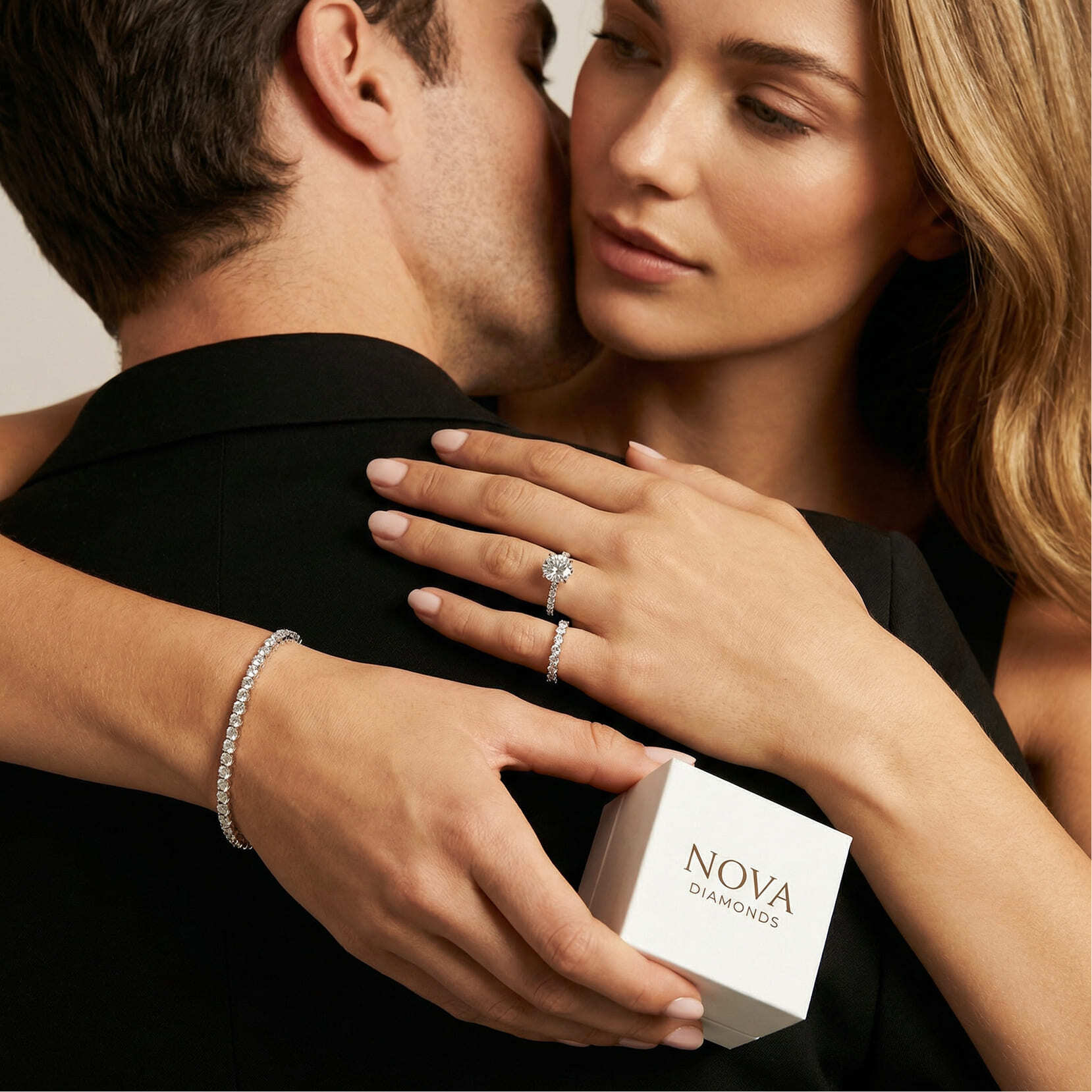 Кольца и браслет с лабораторными бриллиантами в подарок