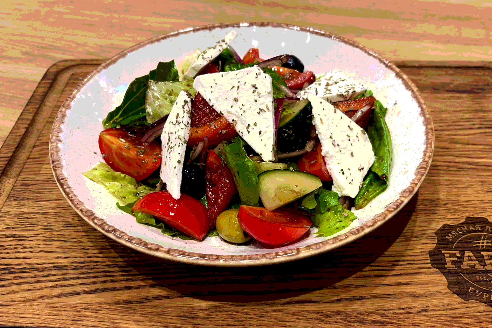Салат с сыром фета и черносливом