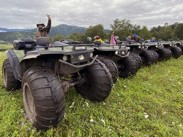 Семейный лагерь - езда на вездеходах квадроциклах