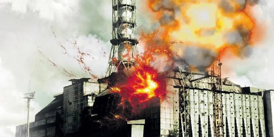Ядерный взрыв аэс. Чернобыль ЧАЭС взрыв. Чернобыль взрыв атомной станции 1986. Чернобыль взрыв АЭС 26 апреля 1986 году. Чернобыль ЧАЭС 4 энергоблок взрыв.