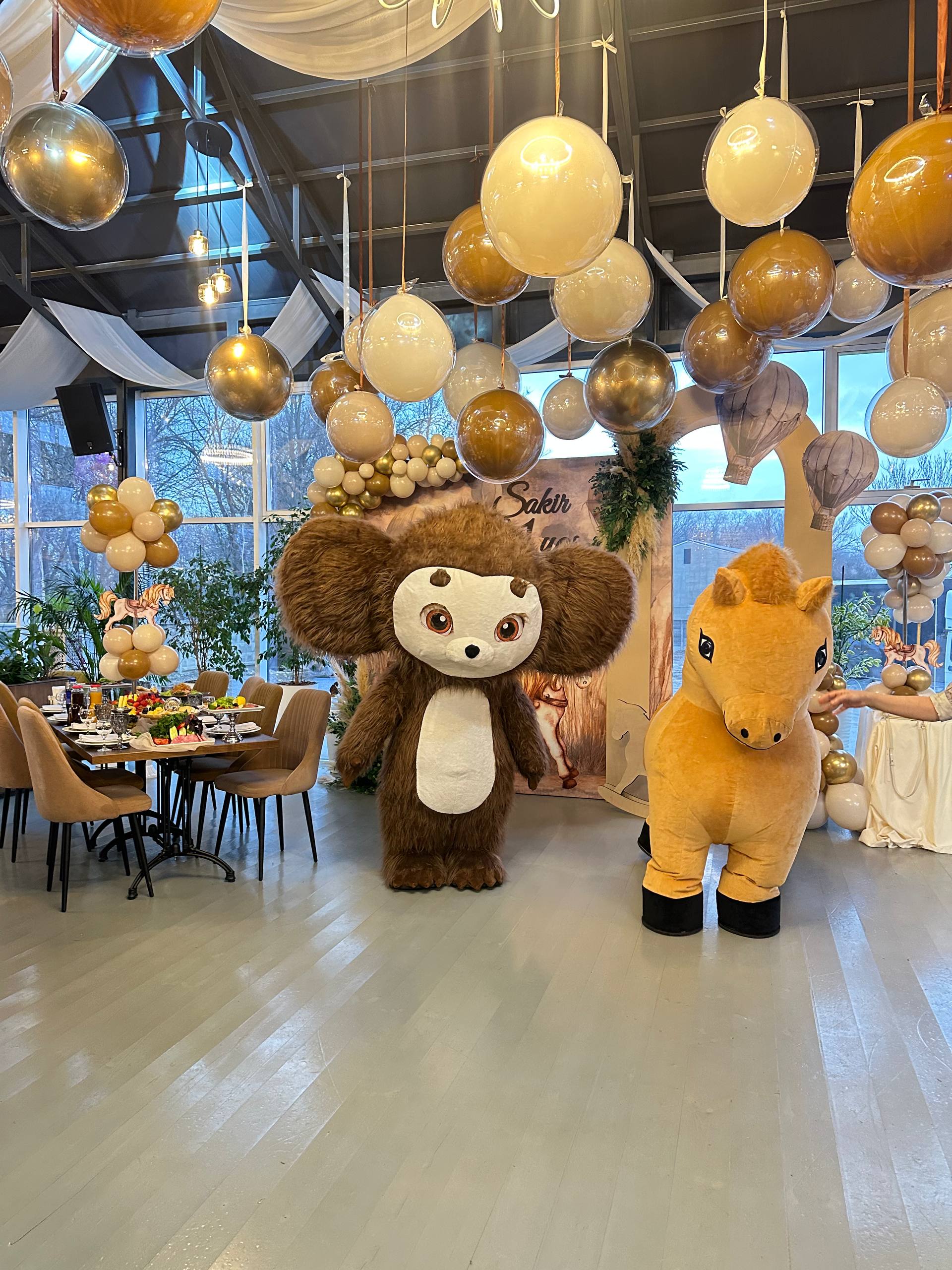 Высокая цветочная арка / декор