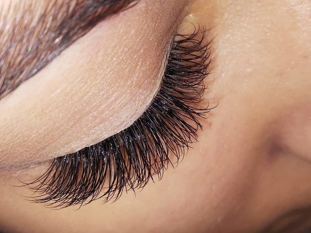Накладные ресницы уголки. Пучковое и поресничное наращивание. Наращивание ресниц пучками. Пучковое наращивание ресниц. Наращивание ресниц 2д изгиб м.